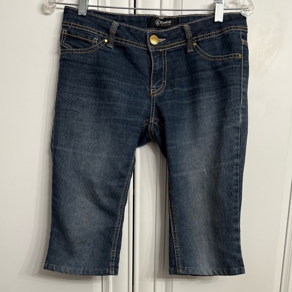 Rewash Women’s Size 3 Dark Blue Denim Capri Jeans with Decorative Back Pockets